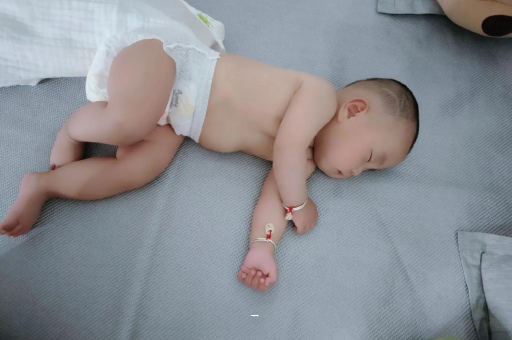 深圳合法供卵试管中心给宝宝添加辅食
